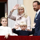 31. mai: Kronprinsfamilien deltar ved markeringen av Kongeparets 75-årsdager (Foto: Lise Åserud, Scanpix)